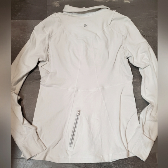 Lululemon Run: Your Heart Out Pullover. Thumbholes. White. Size 10. - Picture 6 of 13